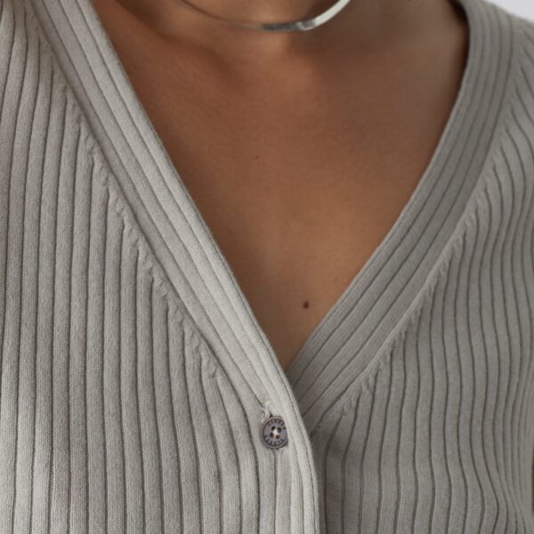 Vneck knitted cardigan short sleeve grey veneer - CLOSED - Image 5