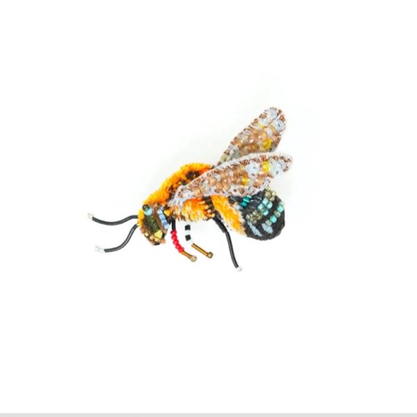 Flying Bee Brooch - TROVELORE